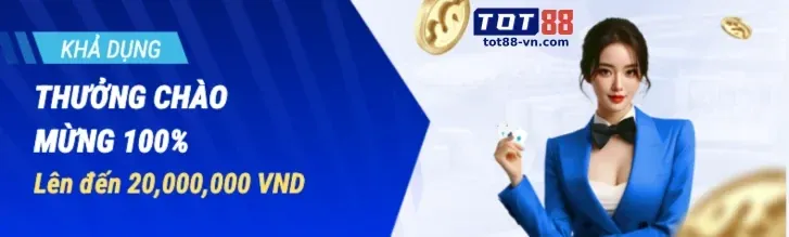 Các lá bài poker và chip casino trên bàn chơi game bài